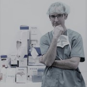 Dr. Lluís Puig- cirujano ortopédico y traumatólogo en Barcelona especializado en rodilla, cadera e infeccioens