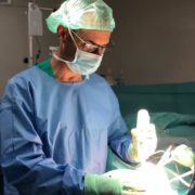 cirugía de recambio de prótesis de rodilla por inestabilidad Dr. Lluís Puig Verdié traumatólgo experto en rodilla y cadera