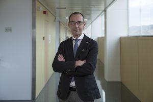 Dr. Lluís Puig Verdié cirujano especialista en prótesis de rodilla y prótesis de cadera en Barcelona
